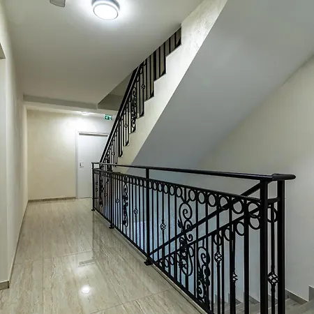 Apartment Hetmanska 4 *
